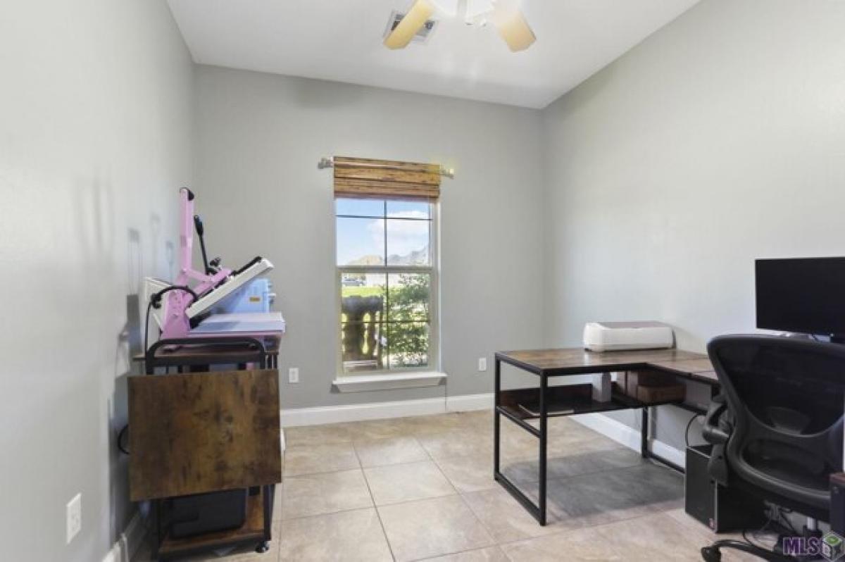 Picture of Home For Sale in New Roads, Louisiana, United States