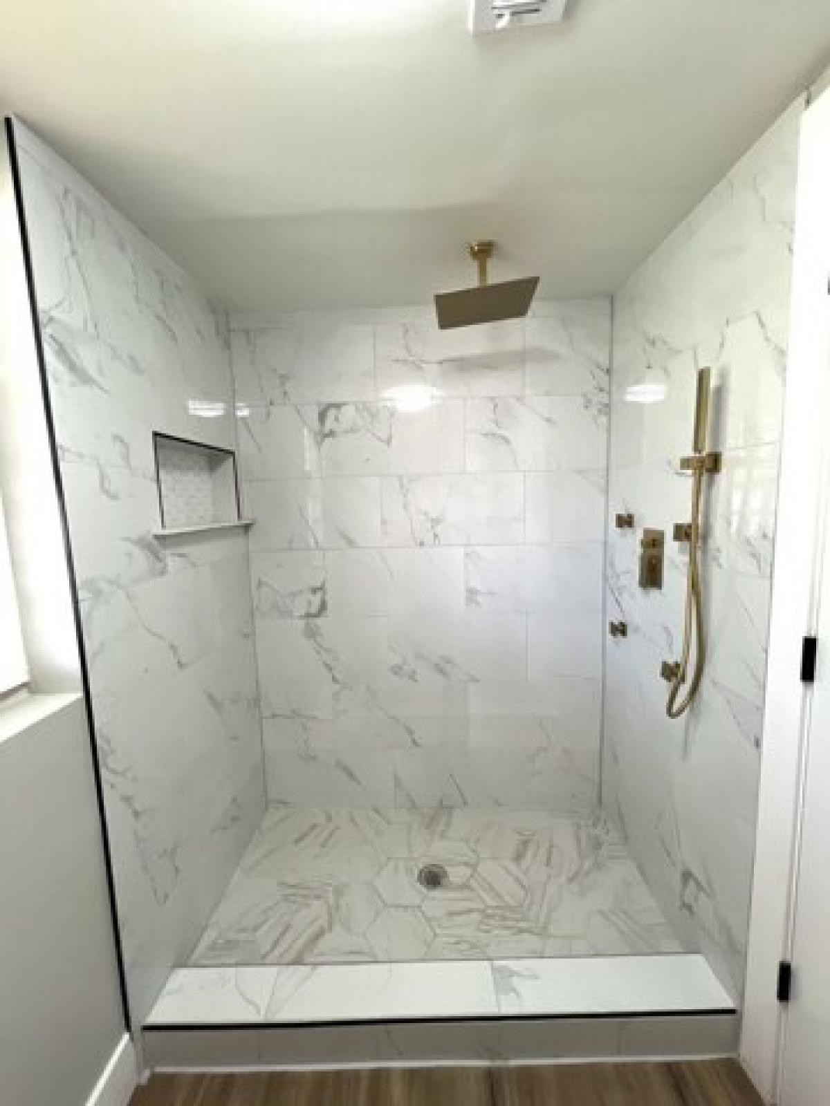 Picture of Home For Sale in Country Club Hills, Illinois, United States