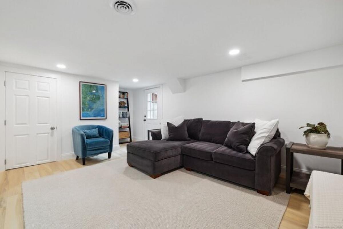 Picture of Home For Sale in Fairfield, Connecticut, United States