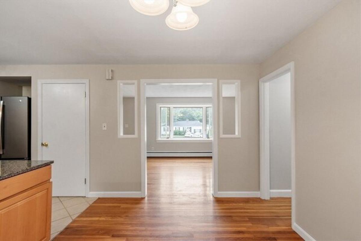 Picture of Home For Sale in Shrewsbury, Massachusetts, United States