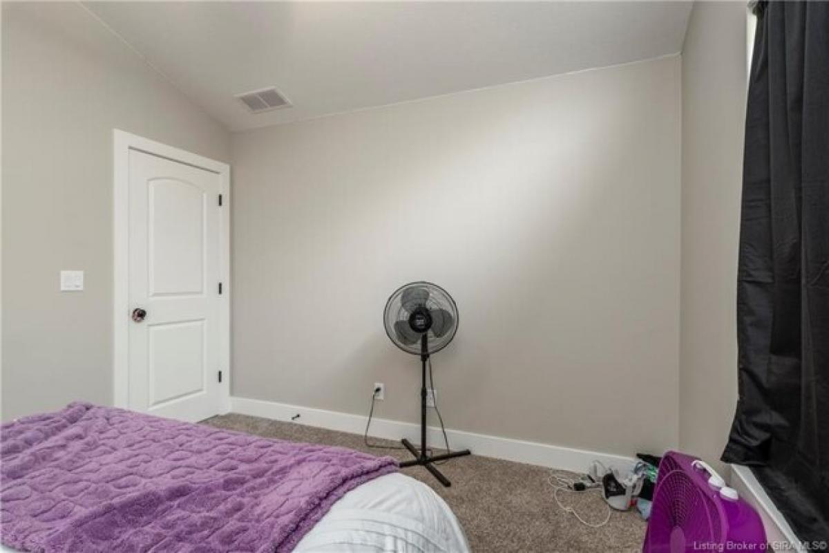 Picture of Home For Sale in Charlestown, Indiana, United States