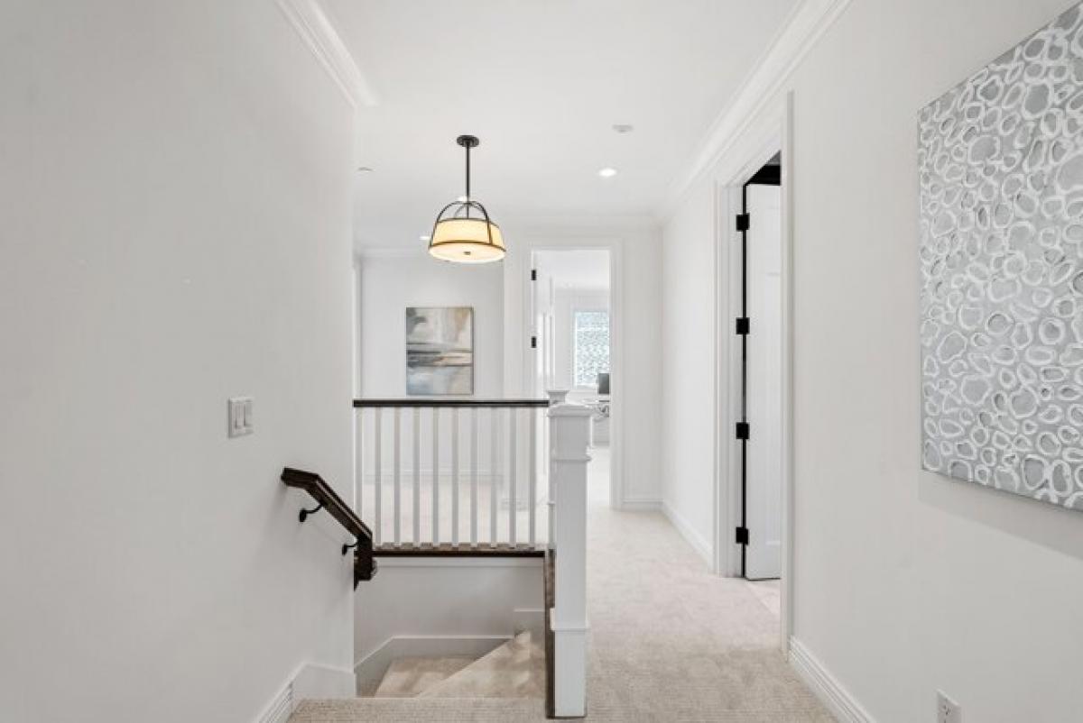 Picture of Home For Sale in Redwood City, California, United States