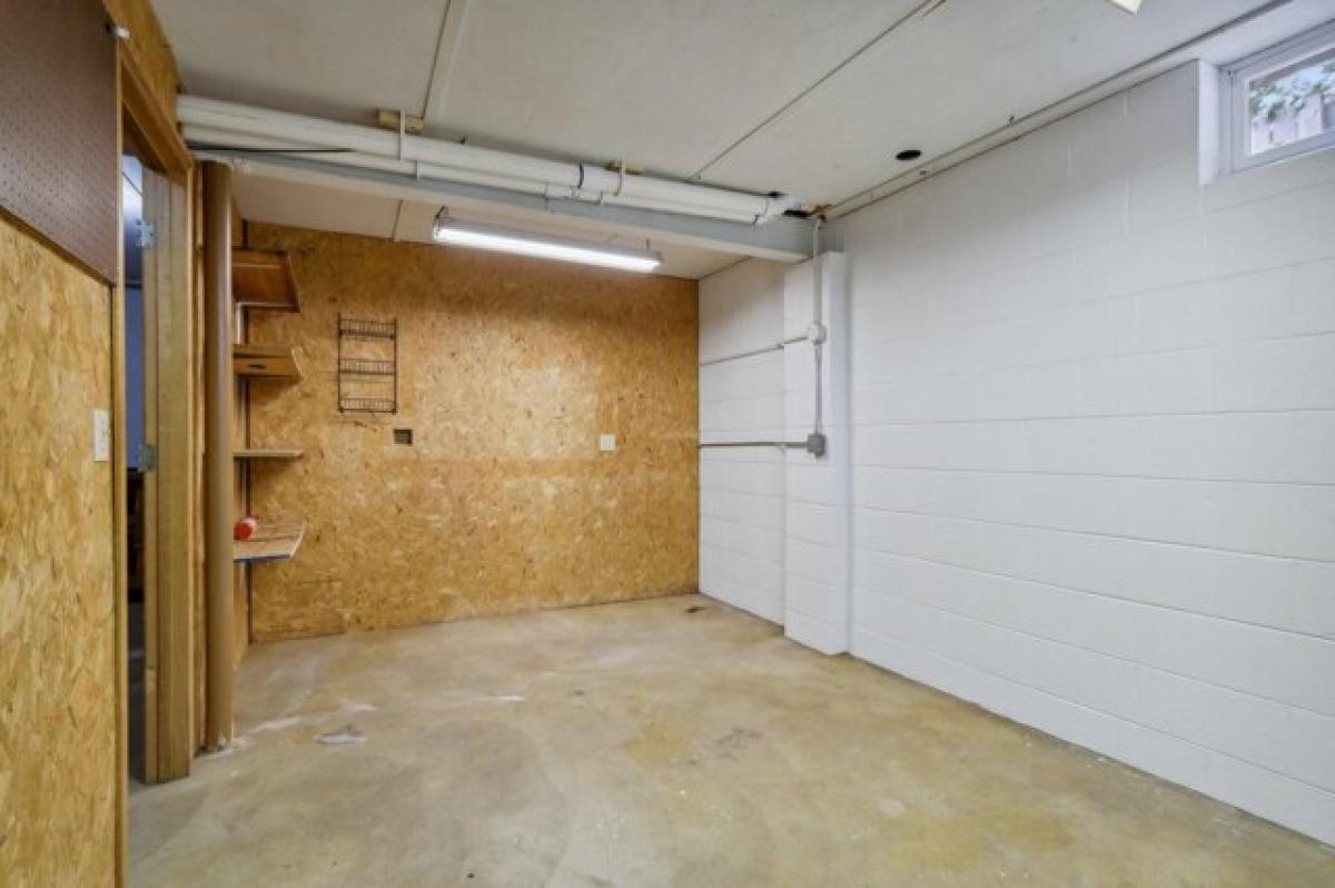 Picture of Home For Sale in Waukesha, Wisconsin, United States