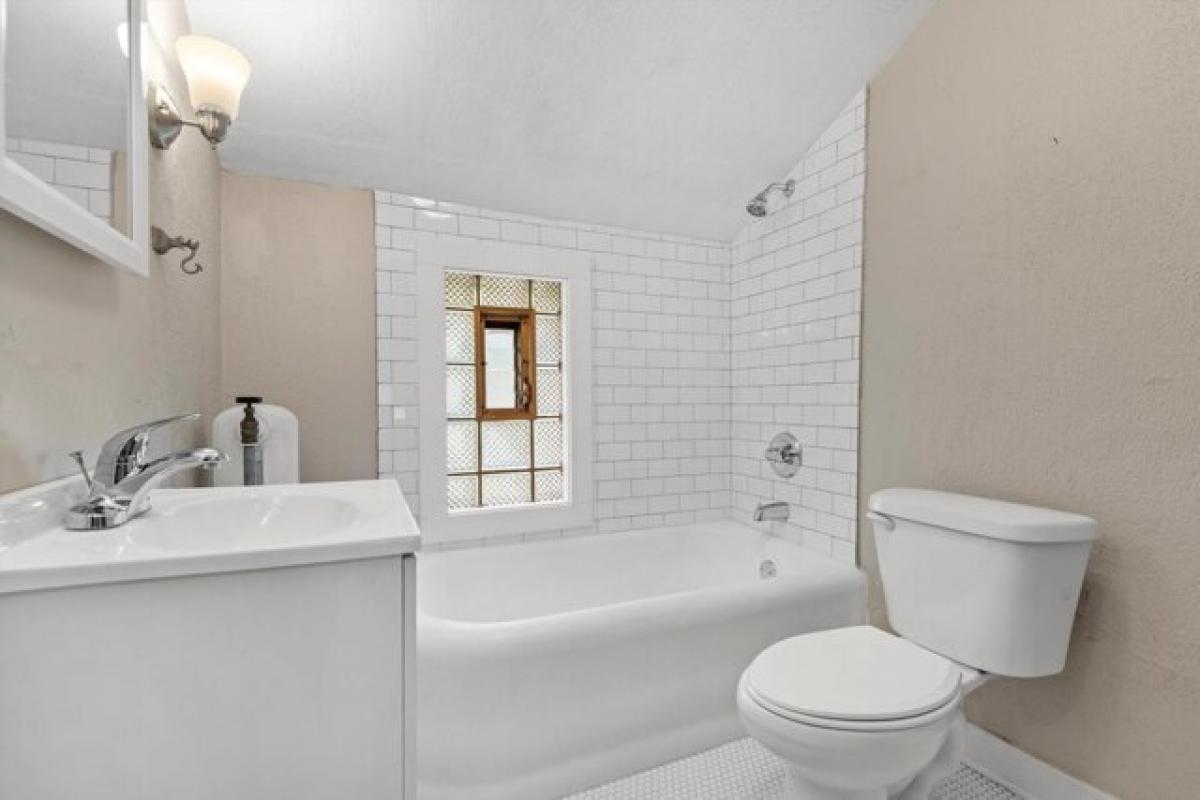 Picture of Home For Sale in Milwaukee, Wisconsin, United States