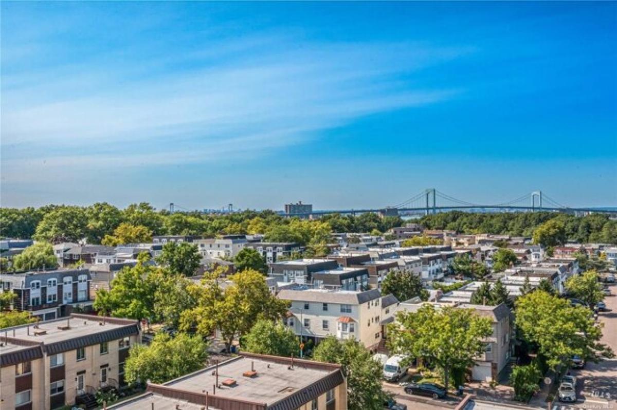 Picture of Home For Sale in Bayside, New York, United States