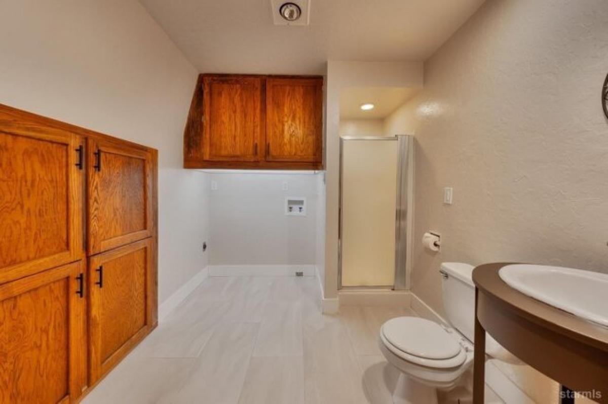 Picture of Home For Sale in South Lake Tahoe, California, United States