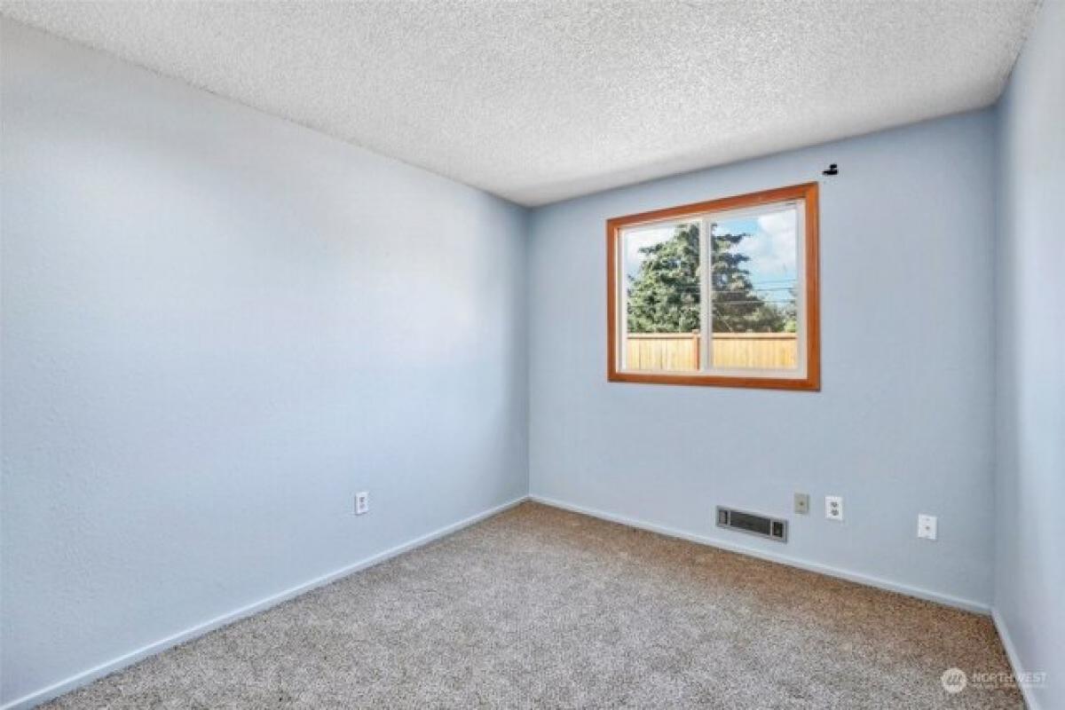 Picture of Home For Sale in Graham, Washington, United States