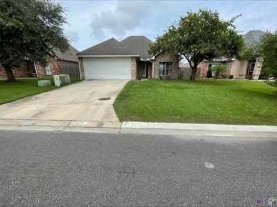 Home For Sale in Gonzales, Louisiana
