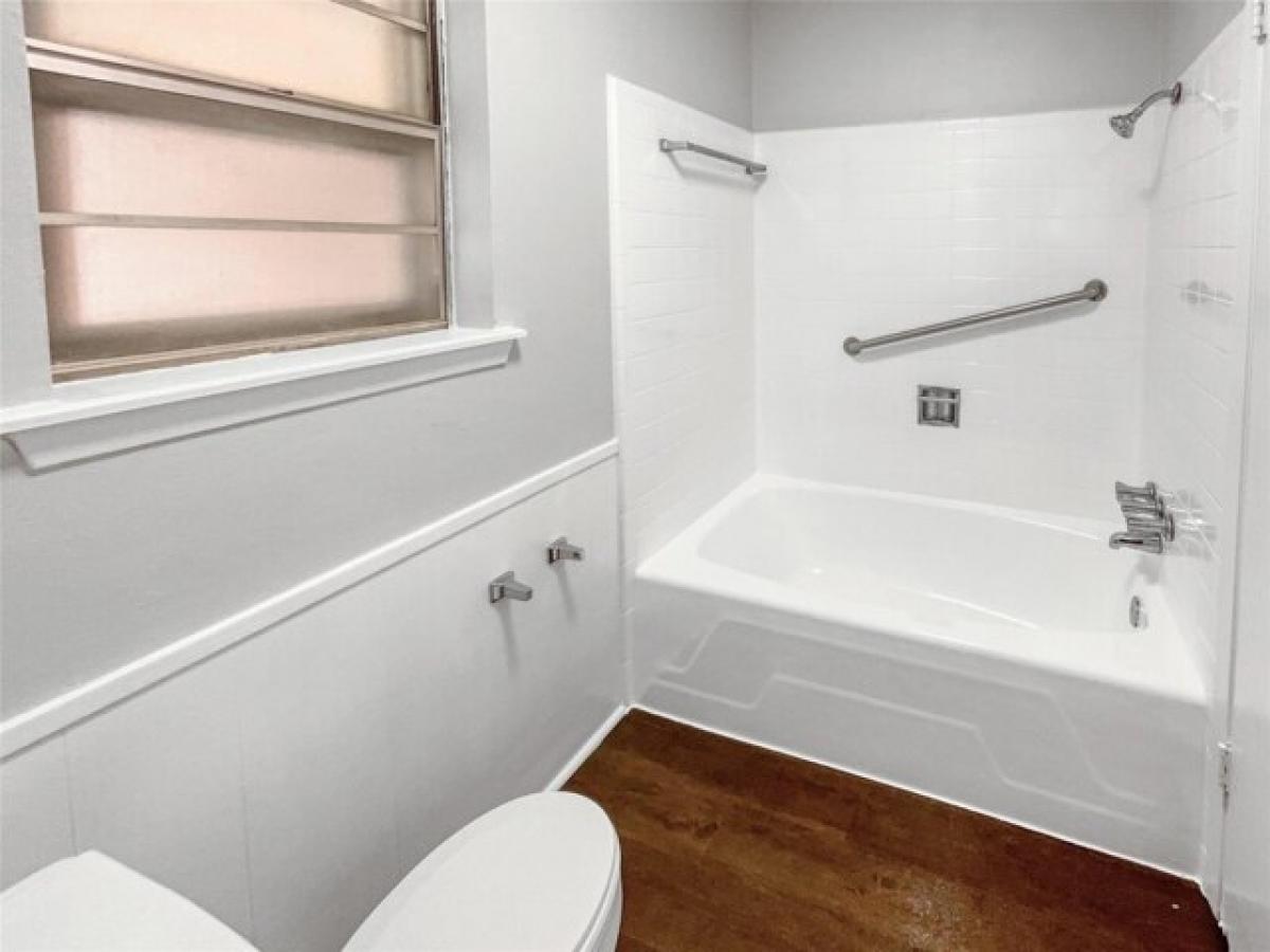 Picture of Home For Sale in Lancaster, Texas, United States