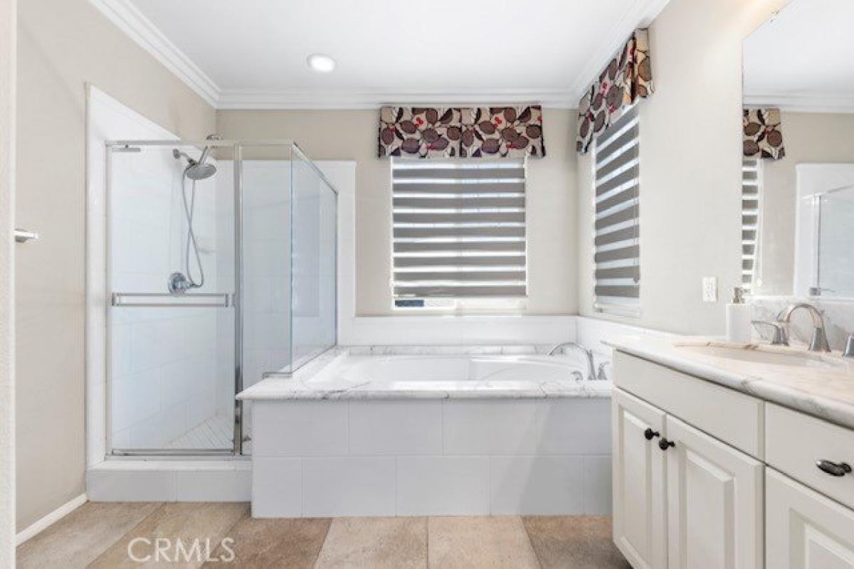 Picture of Home For Sale in Tustin, California, United States