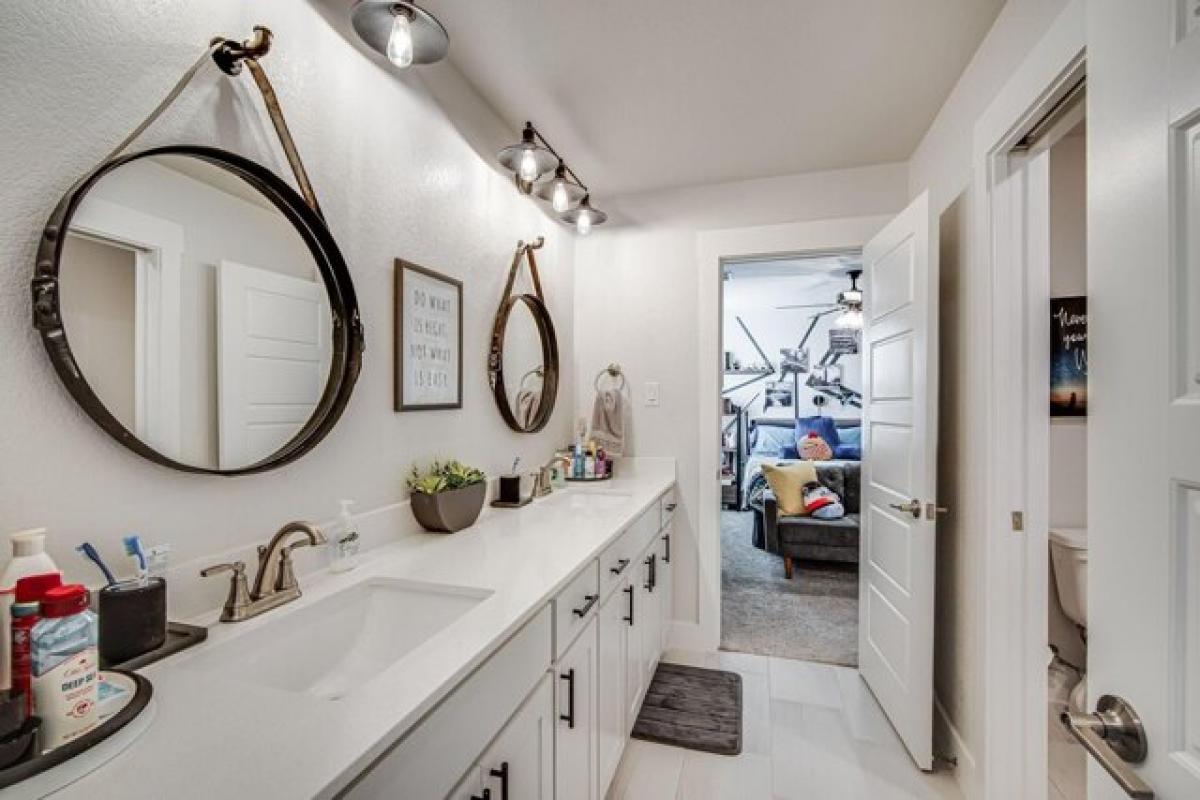 Picture of Home For Sale in Midlothian, Texas, United States