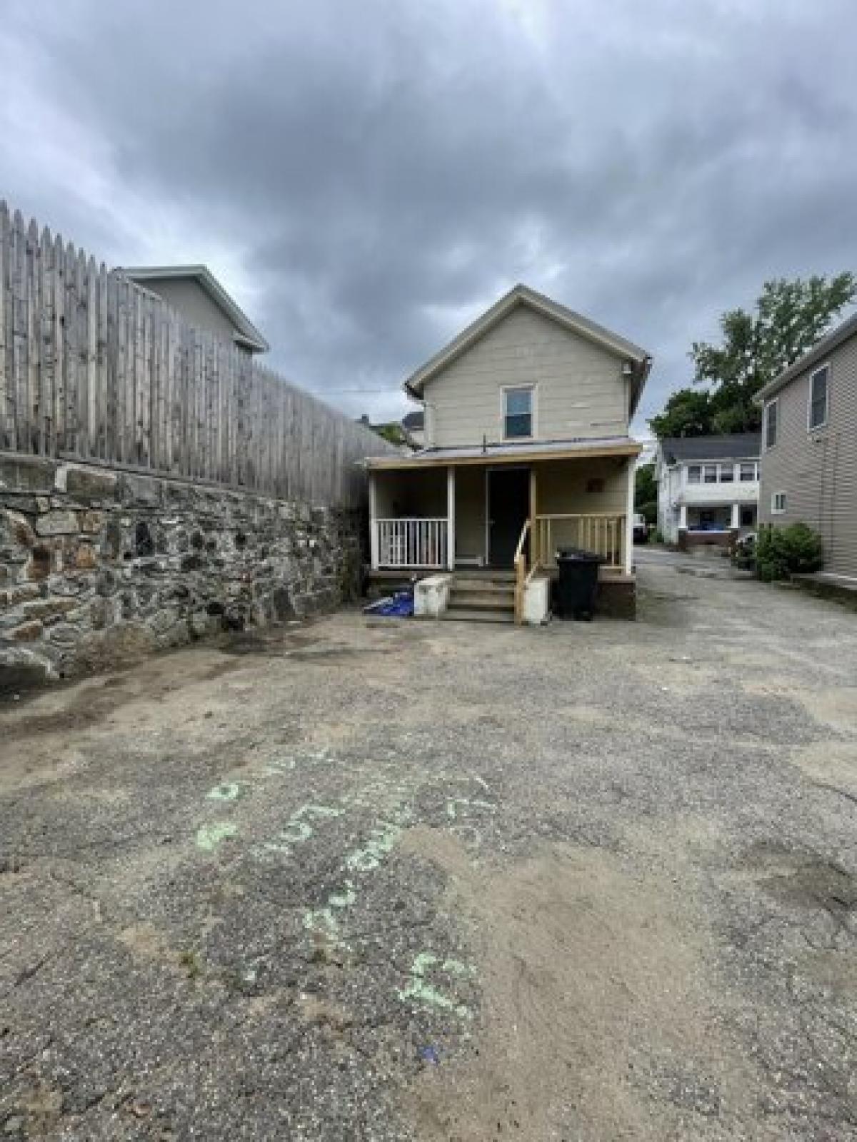 Picture of Home For Sale in Waterbury, Connecticut, United States