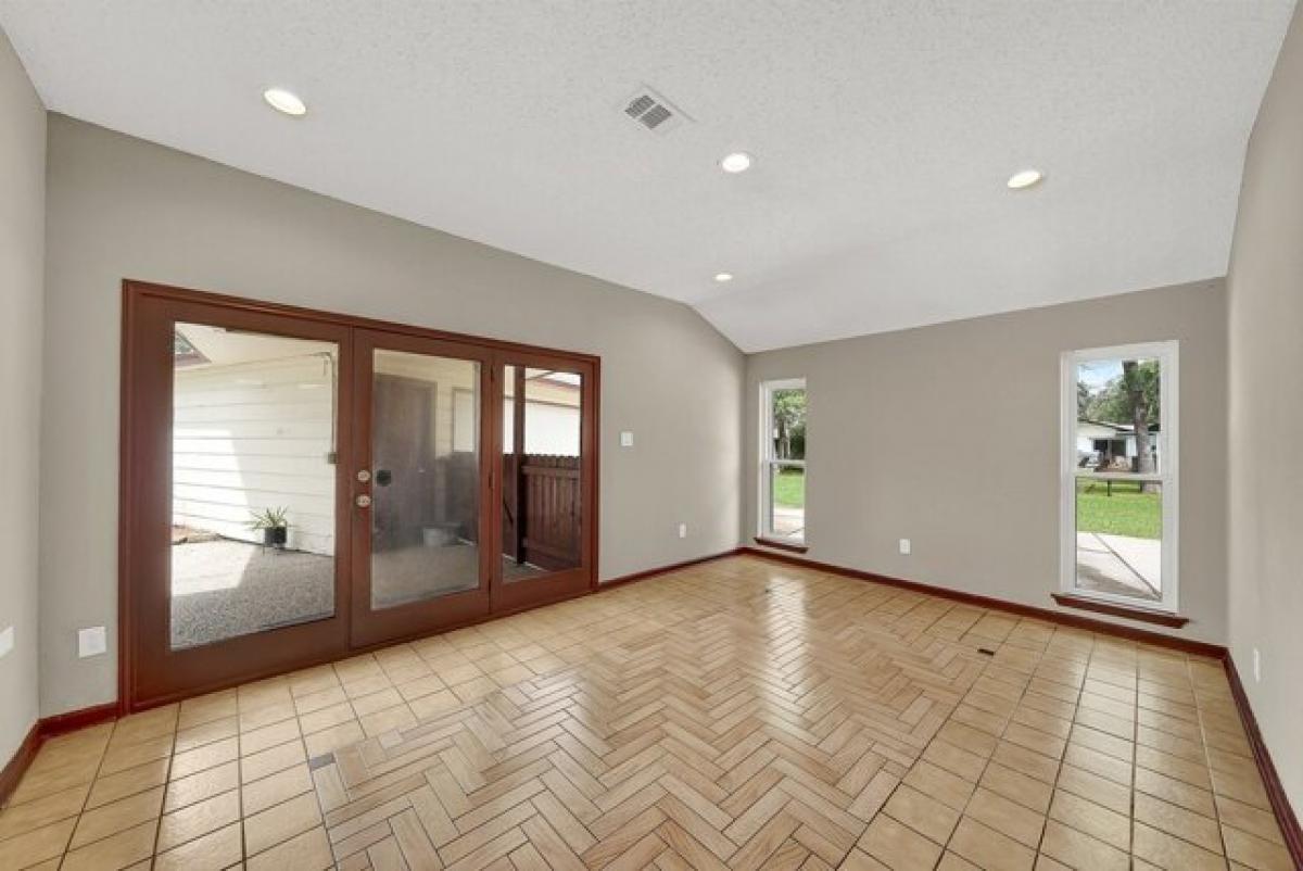 Picture of Home For Sale in Crosby, Texas, United States