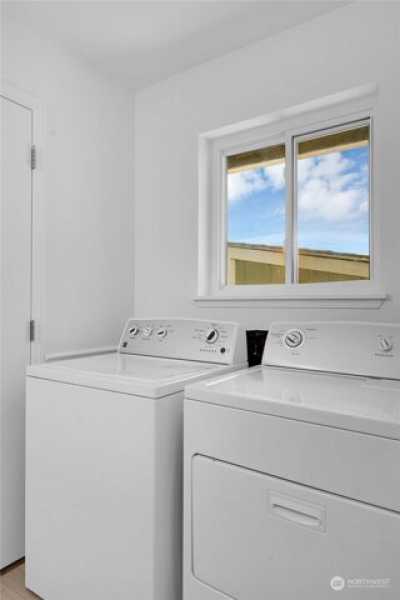 Home For Sale in Everett, Washington