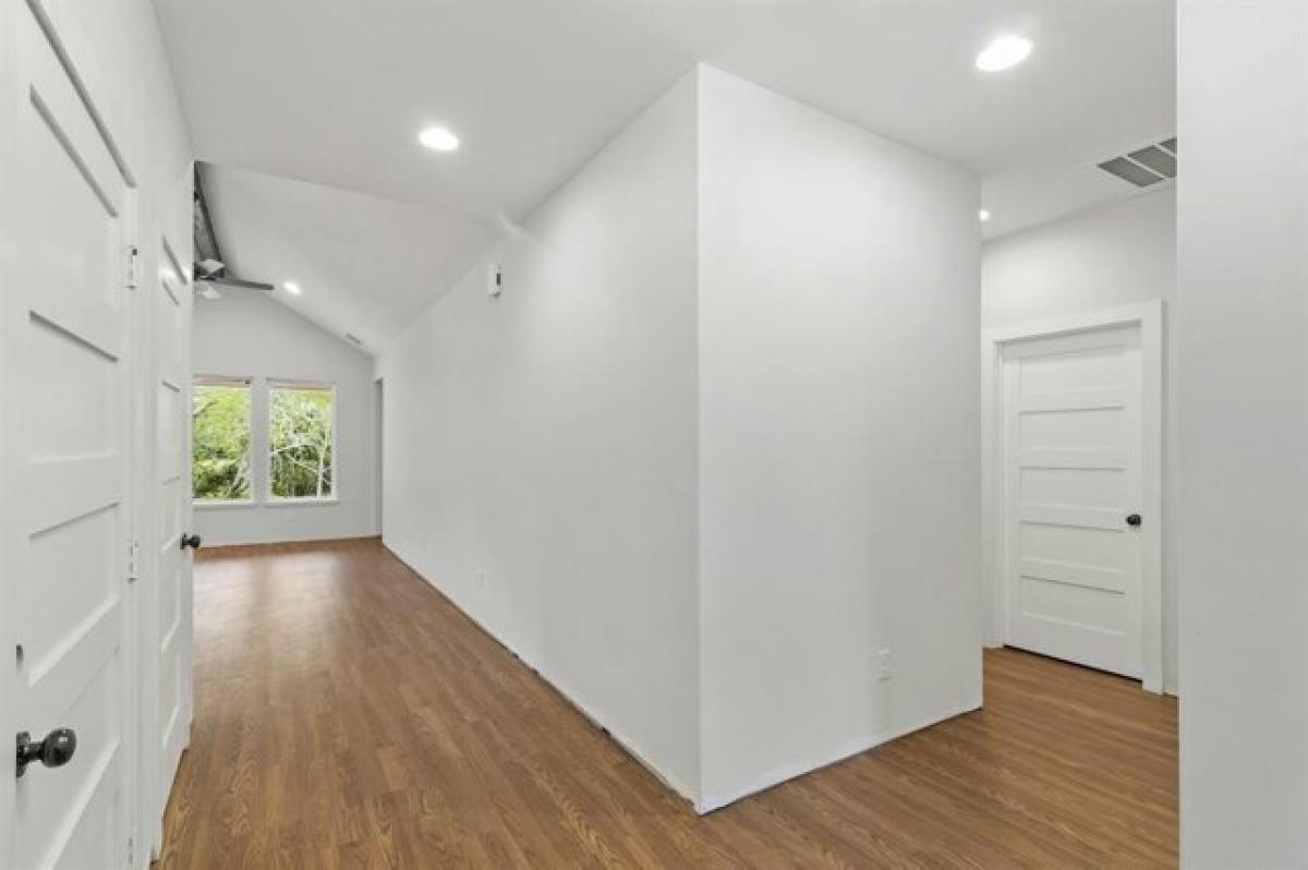 Picture of Home For Sale in Anahuac, Texas, United States