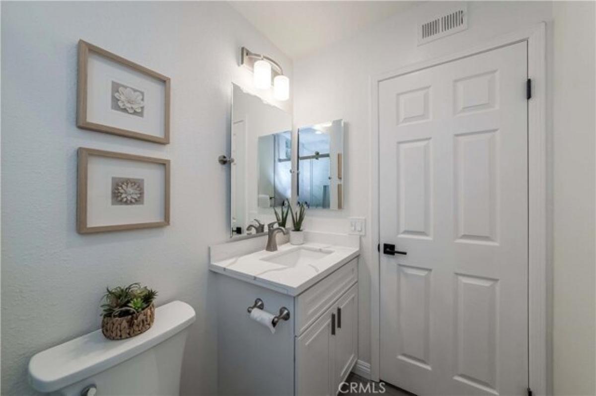 Picture of Home For Sale in Tustin, California, United States