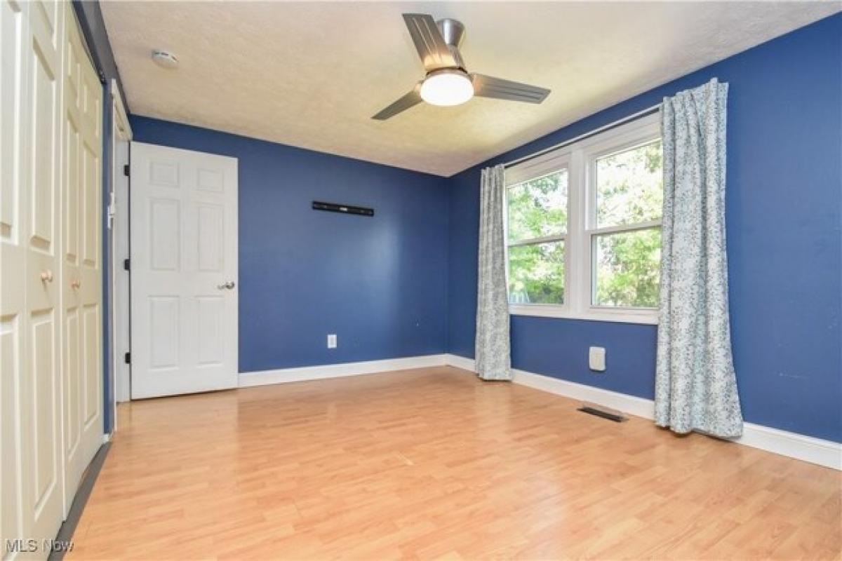 Picture of Home For Sale in Mcdonald, Ohio, United States