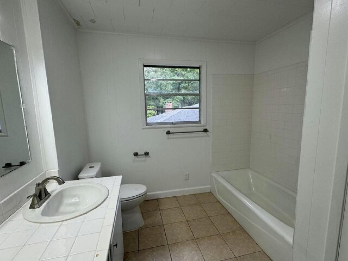 Picture of Home For Sale in Village Mills, Texas, United States