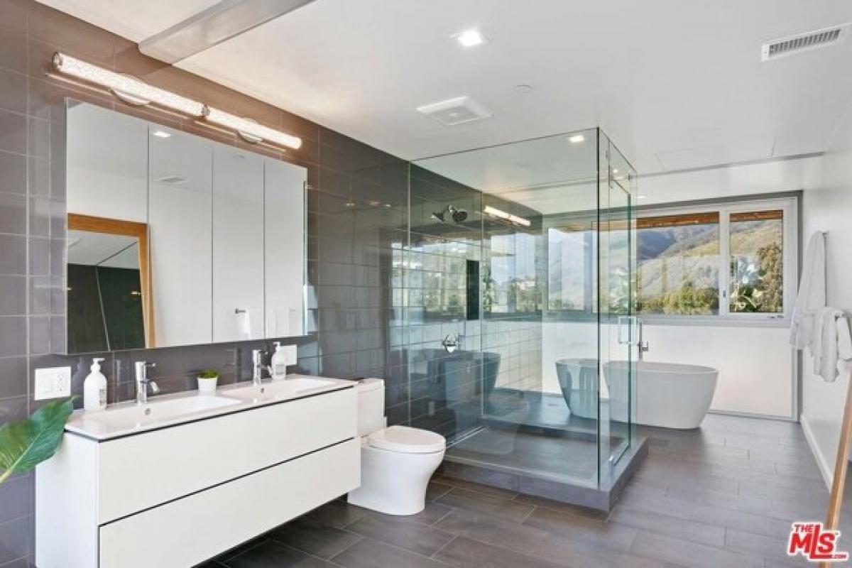 Picture of Home For Sale in Malibu, California, United States