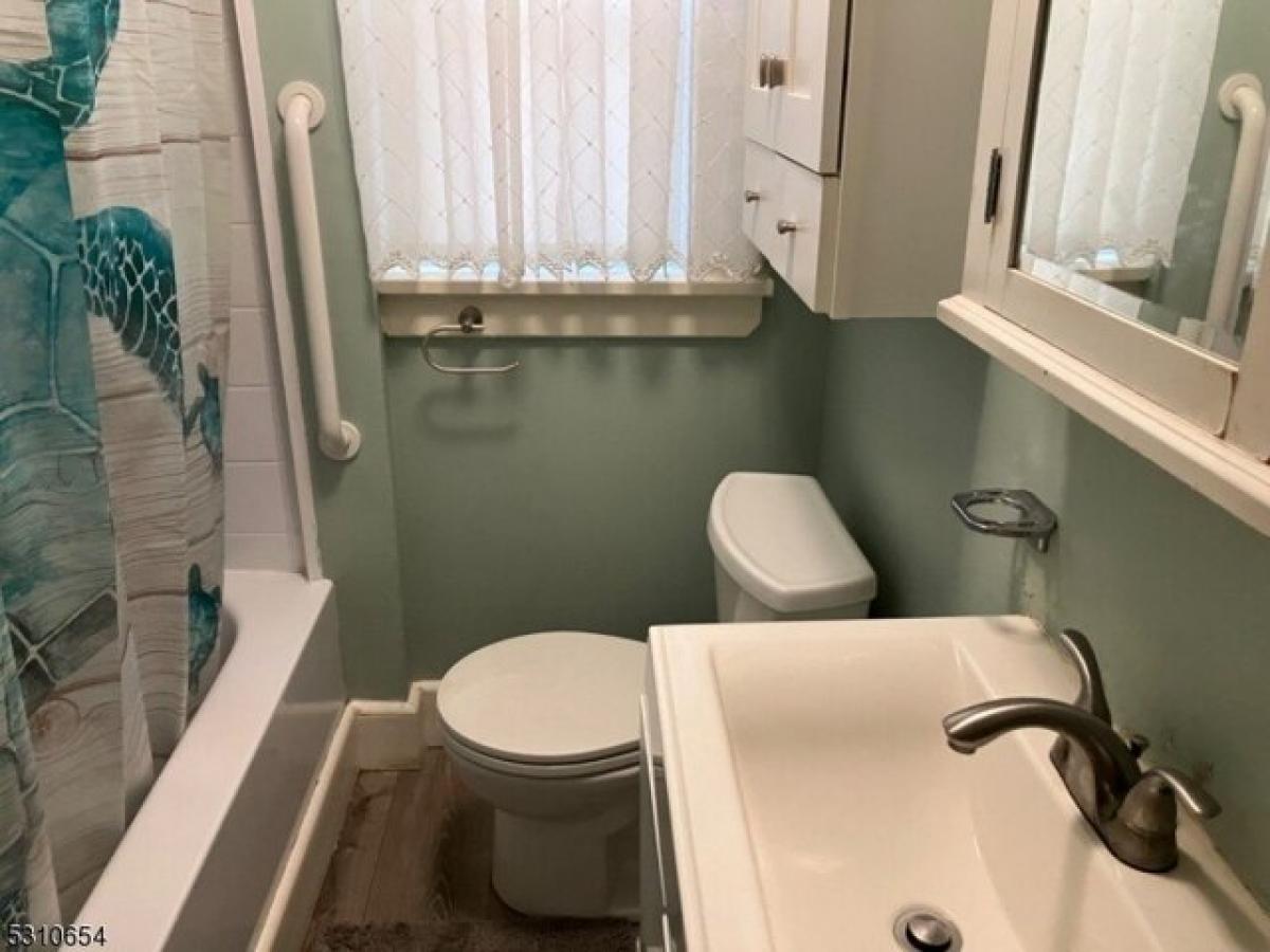 Picture of Home For Sale in Nutley, New Jersey, United States