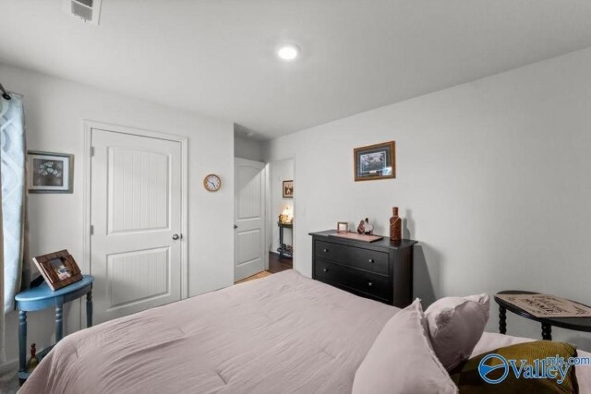 Picture of Home For Sale in Hokes Bluff, Alabama, United States