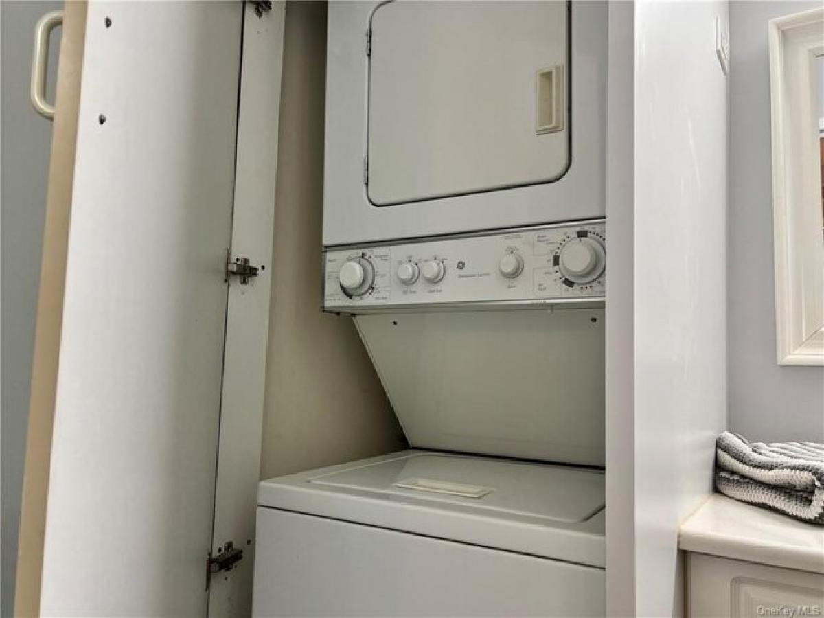 Picture of Home For Sale in White Plains, New York, United States