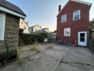 Home For Sale in Hollis, New York