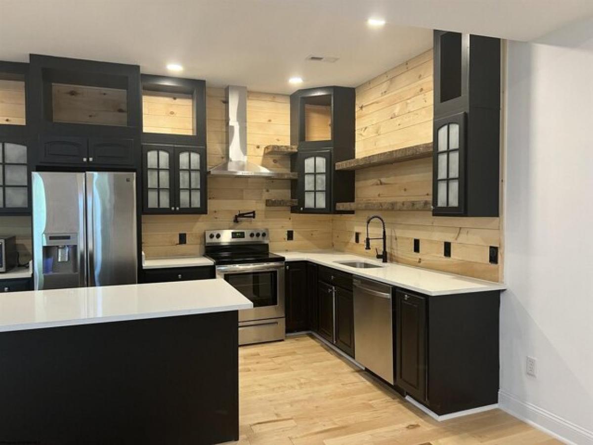 Picture of Home For Sale in Weston, West Virginia, United States