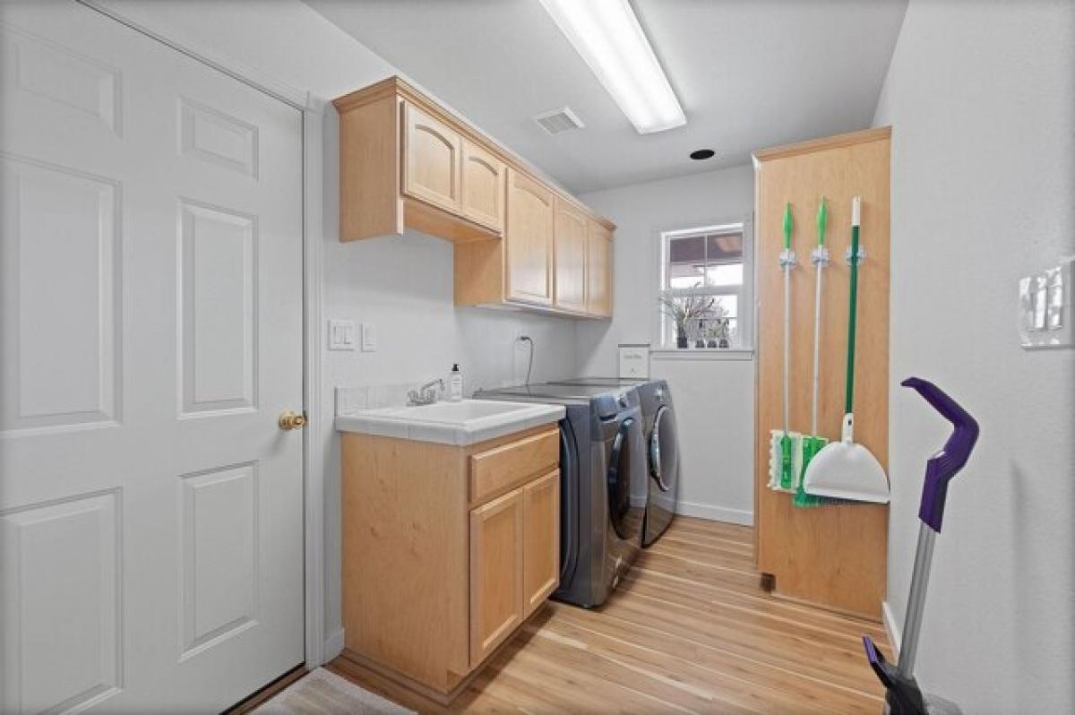 Picture of Home For Sale in Terrebonne, Oregon, United States