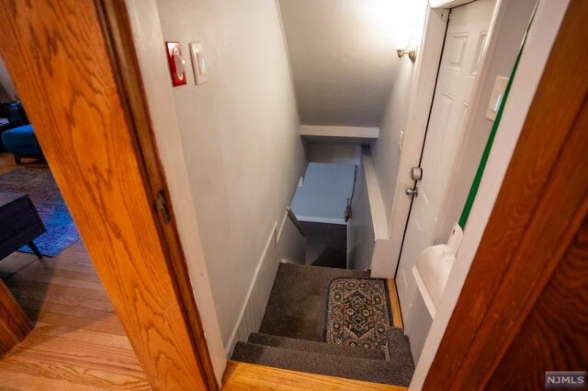 Picture of Home For Sale in Bloomfield, New Jersey, United States