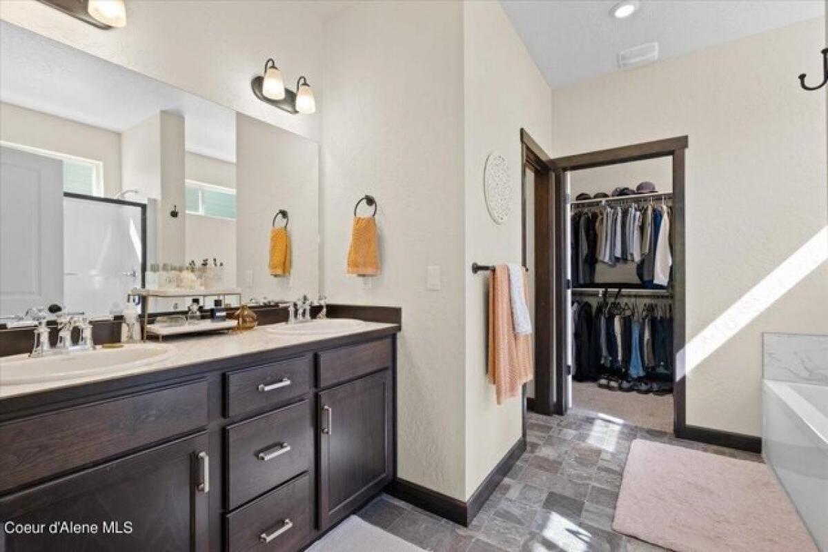 Picture of Home For Sale in Post Falls, Idaho, United States