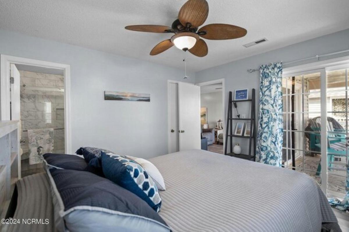 Picture of Home For Sale in Oak Island, North Carolina, United States