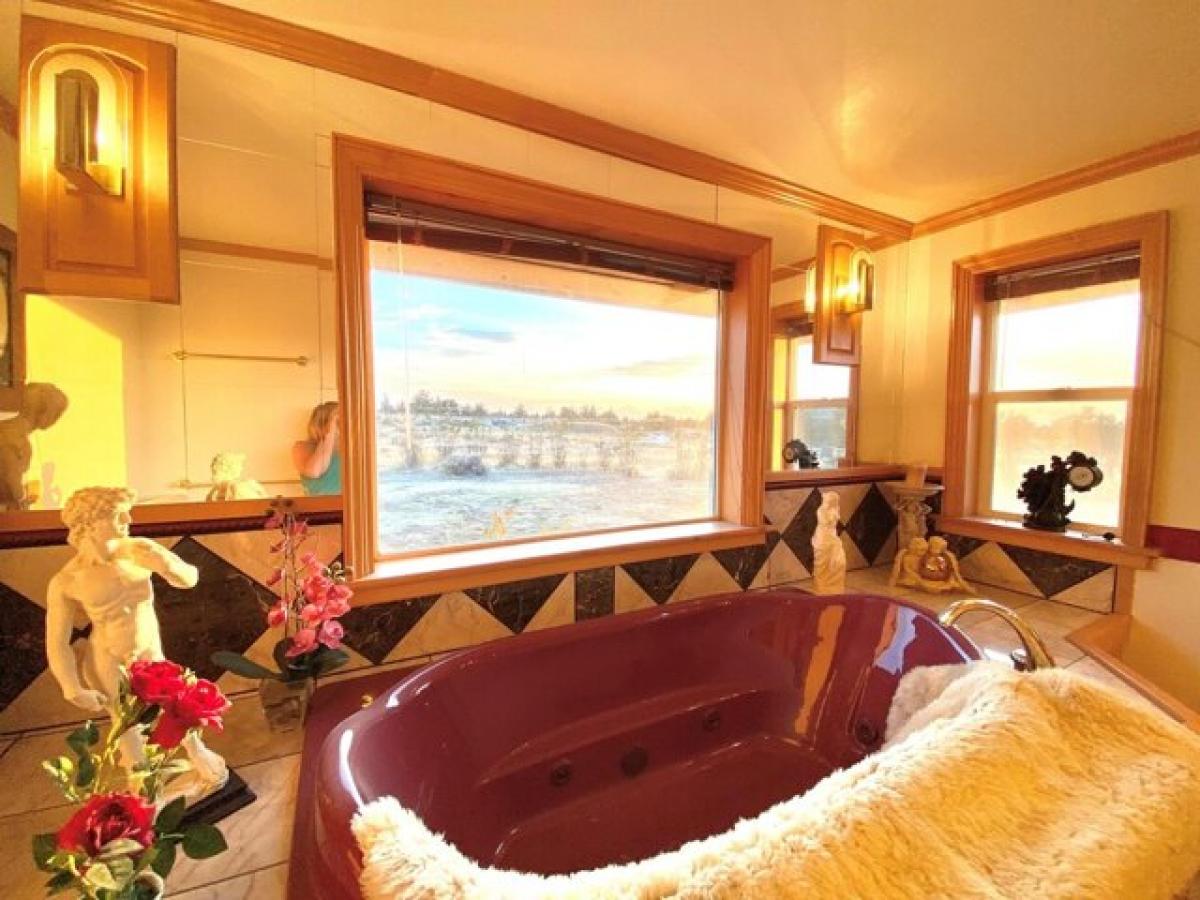 Picture of Home For Sale in Powell Butte, Oregon, United States