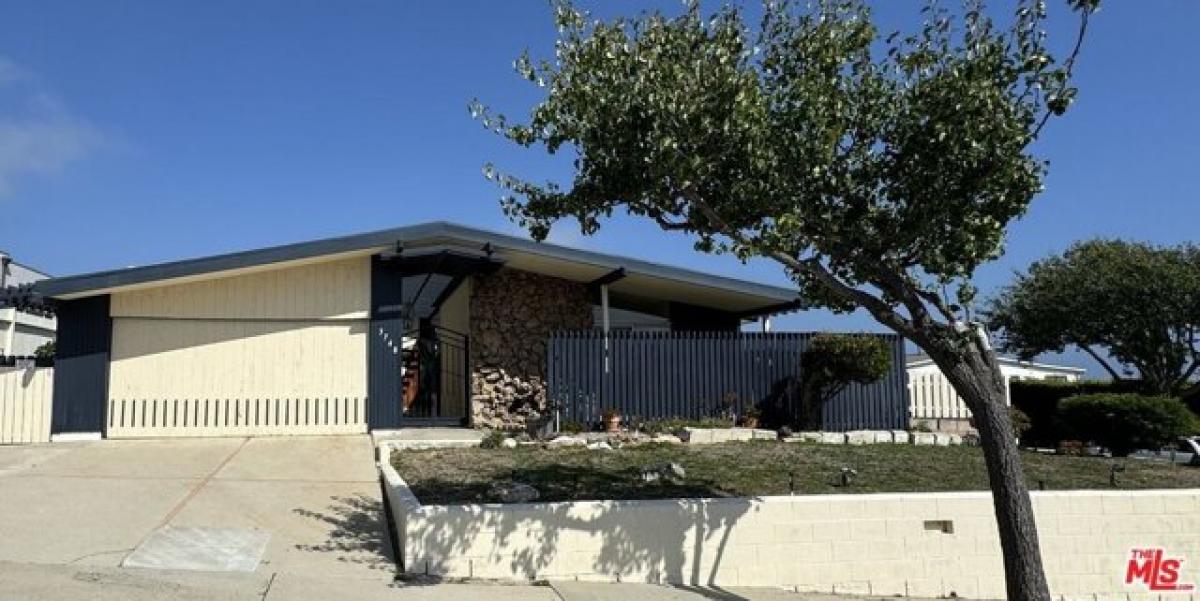 Picture of Home For Sale in Malibu, California, United States