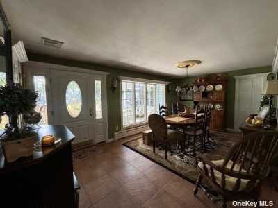 Home For Sale in Deer Park, New York