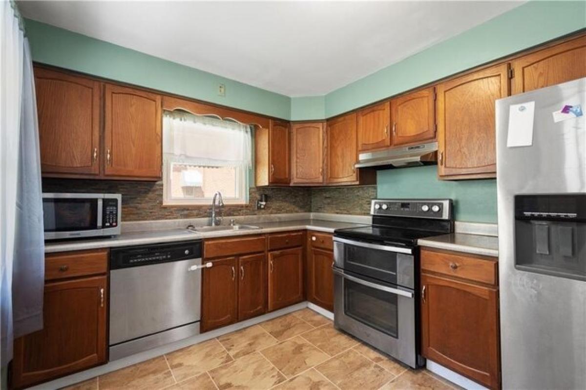 Picture of Home For Sale in Washington, Pennsylvania, United States