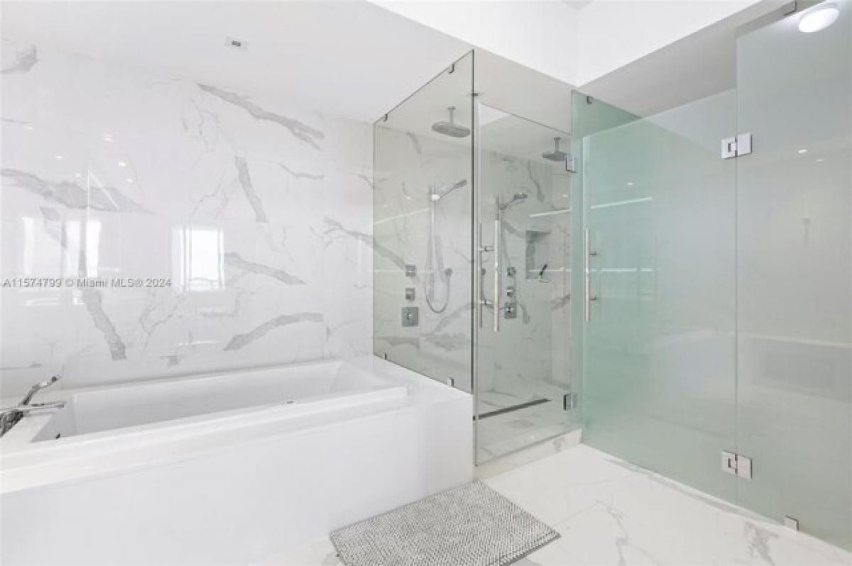 Picture of Home For Sale in Aventura, Florida, United States