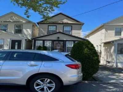 Home For Sale in Bayside, New York