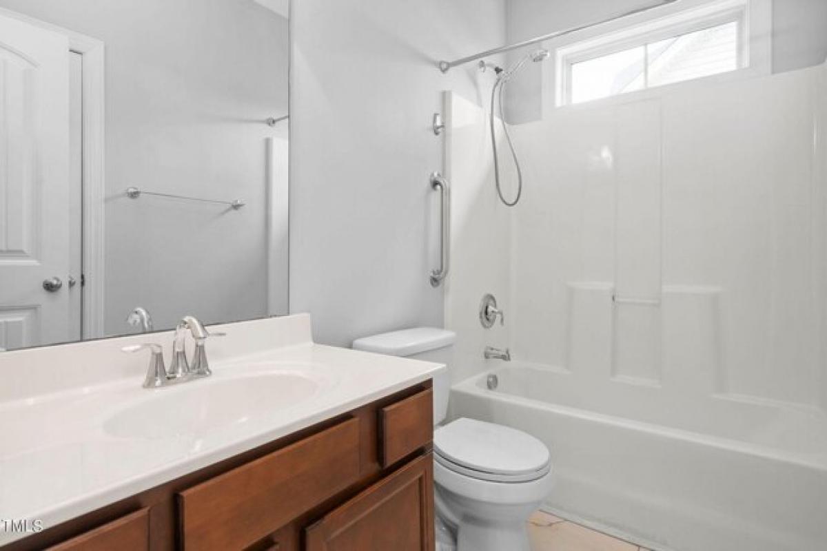 Picture of Home For Sale in Clayton, North Carolina, United States