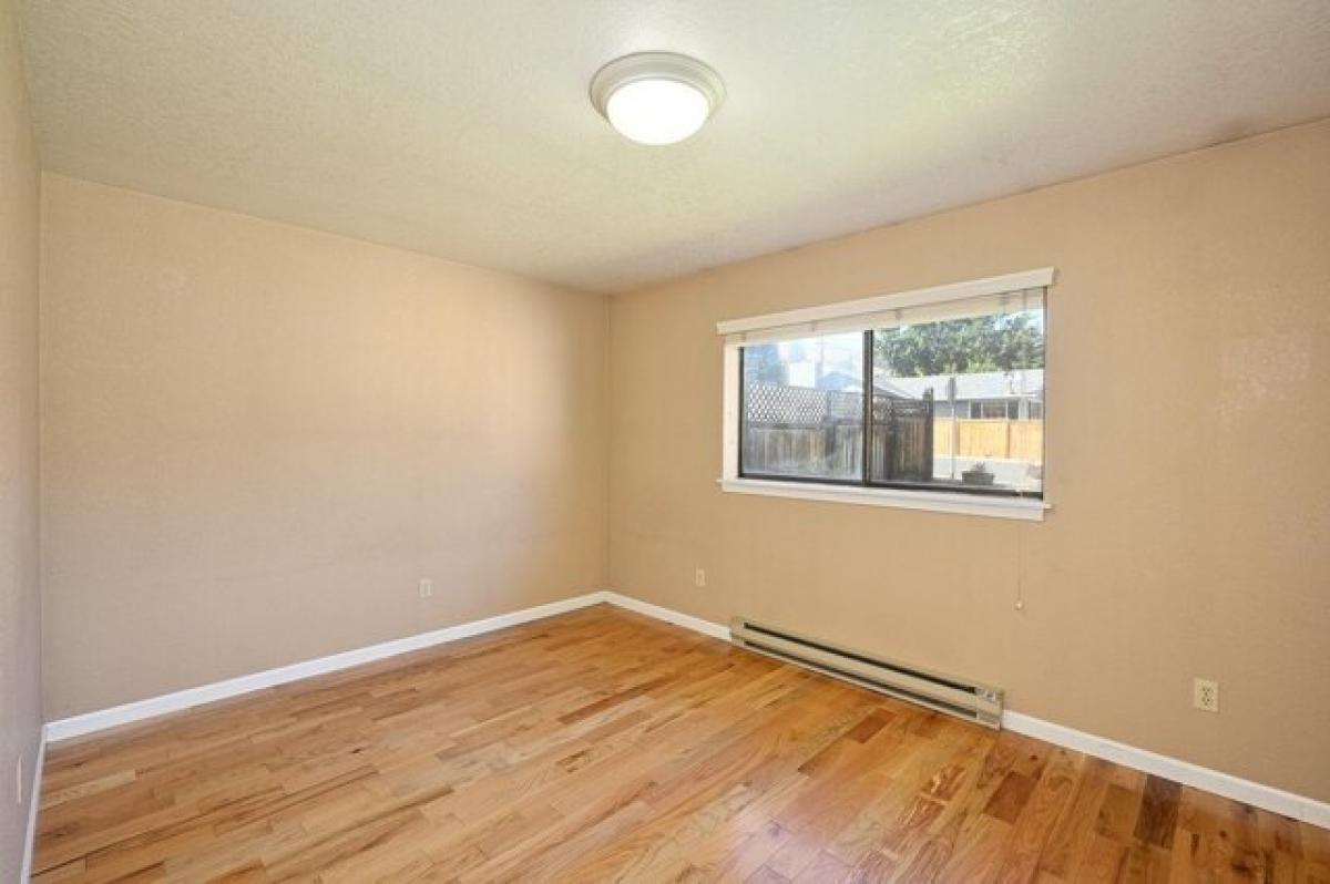 Picture of Home For Sale in Yreka, California, United States