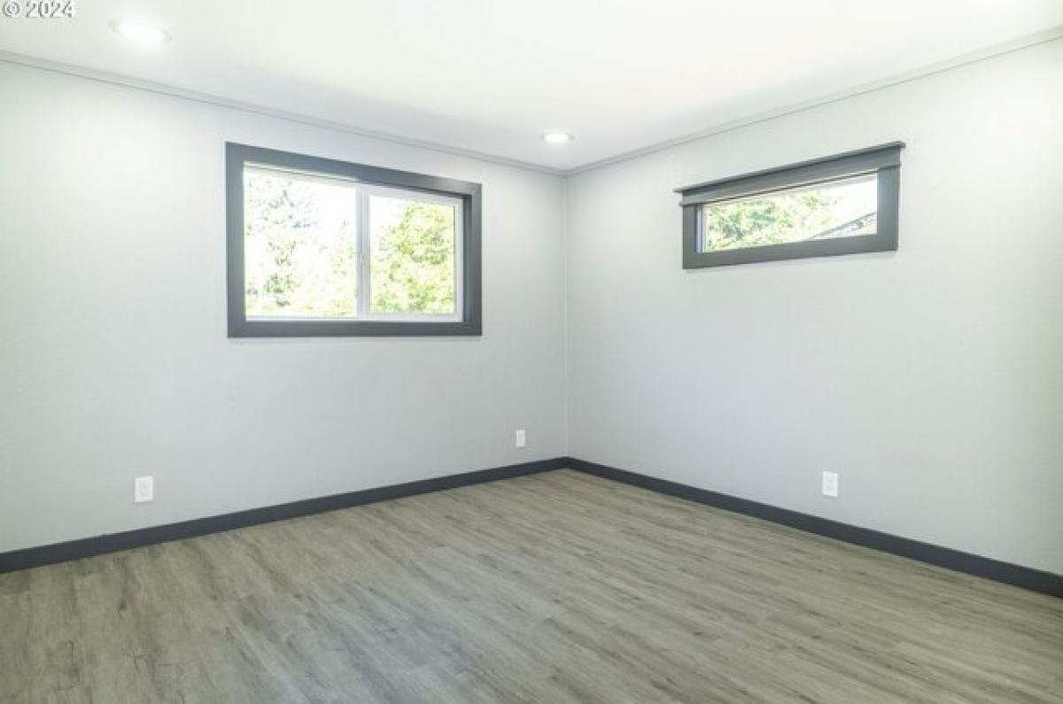 Picture of Home For Sale in Bandon, Oregon, United States