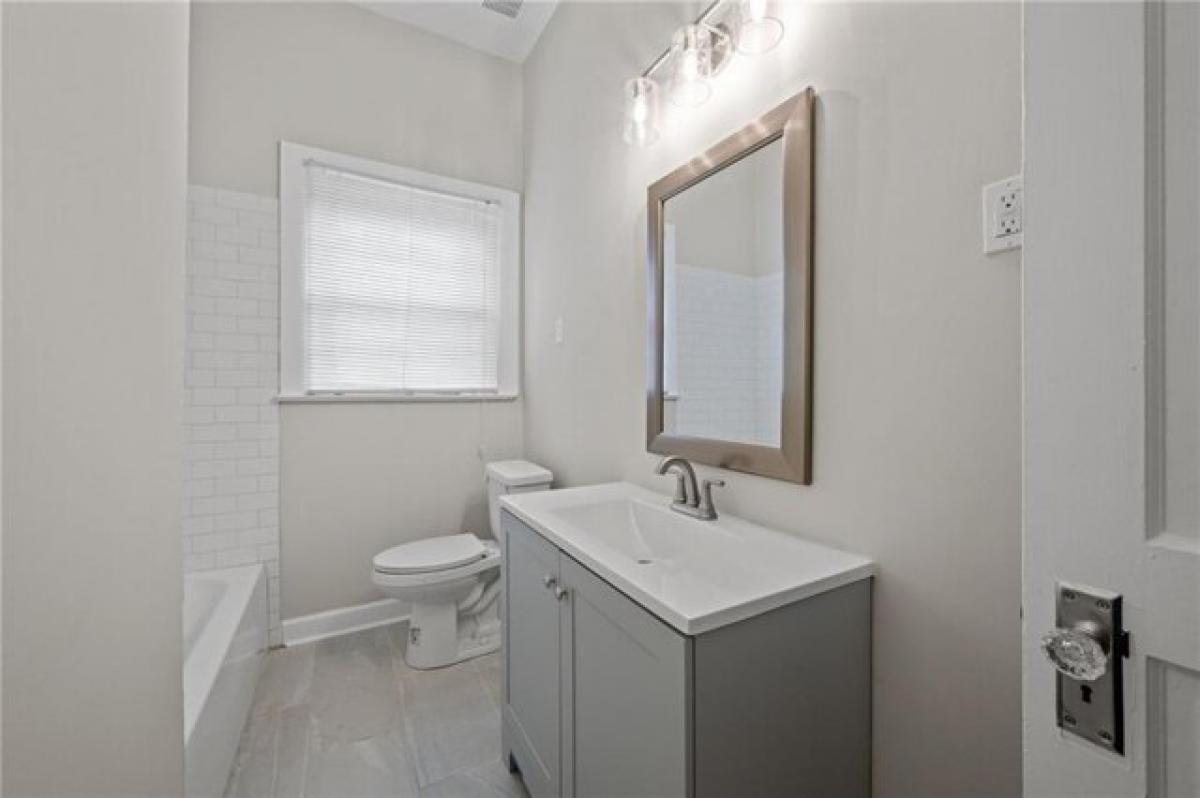 Picture of Home For Sale in Chickasaw, Alabama, United States