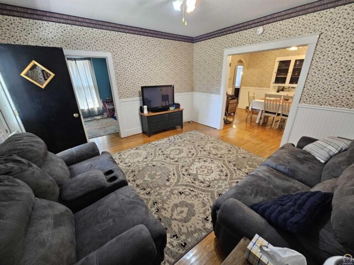 Picture of Home For Sale in Sabetha, Kansas, United States