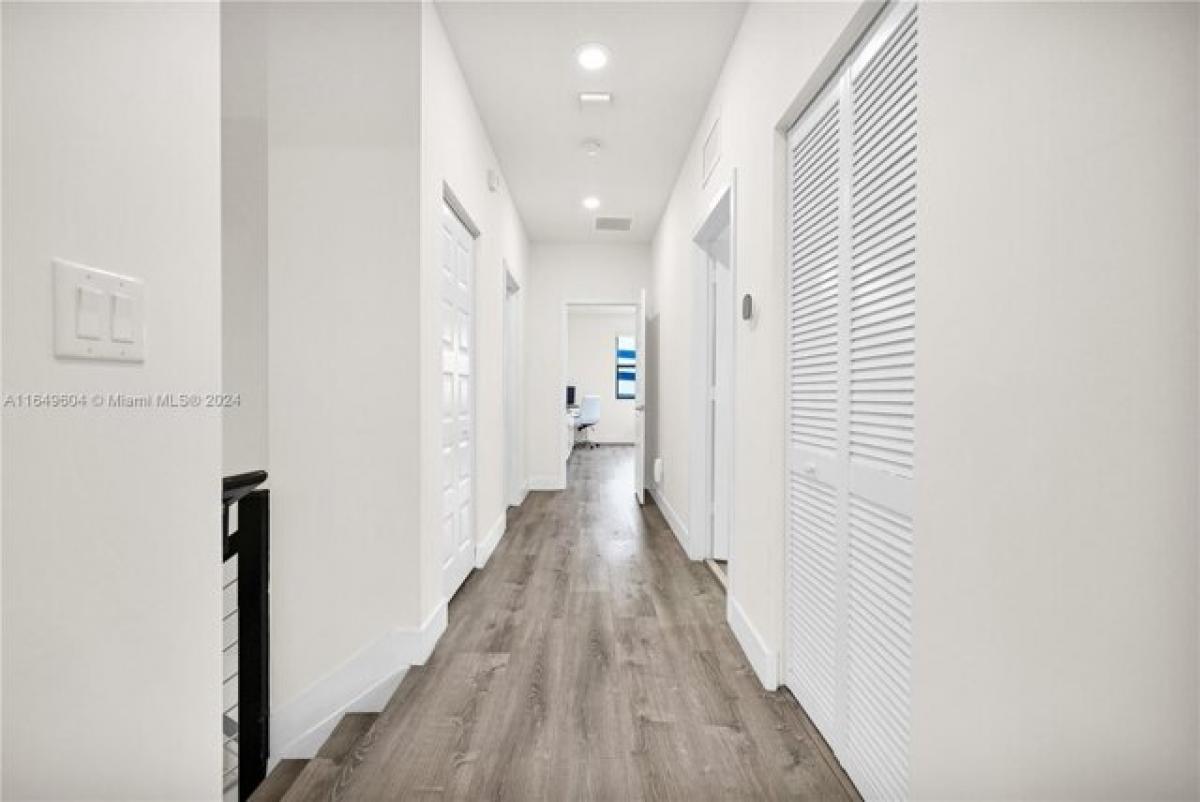 Picture of Home For Sale in Doral, Florida, United States