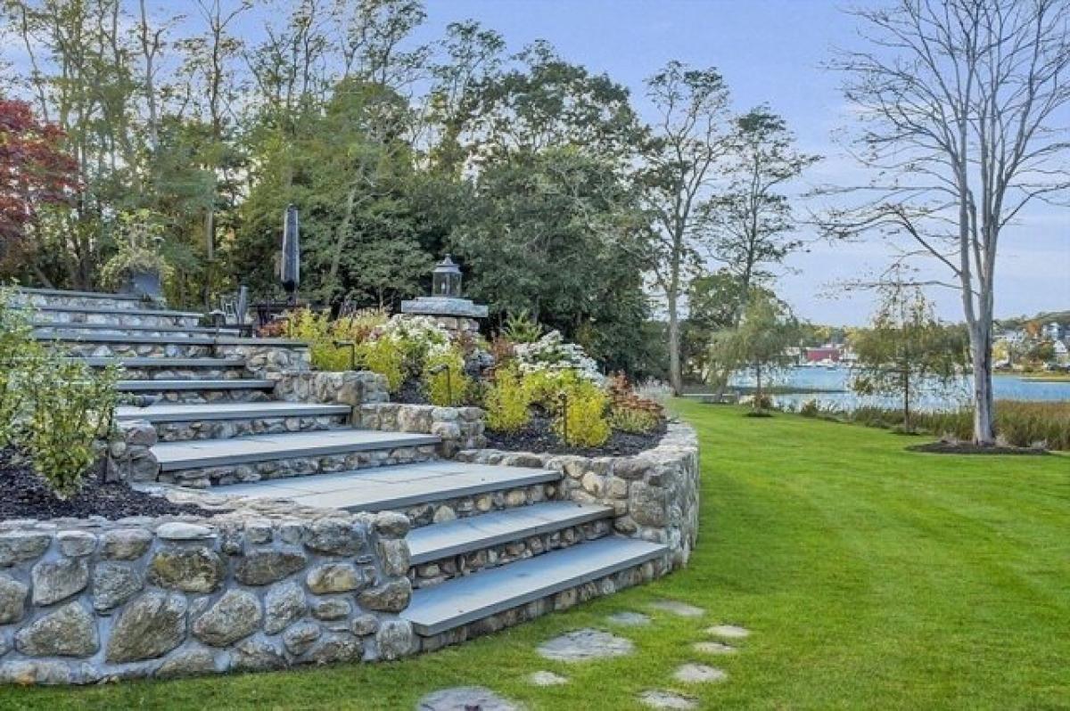 Picture of Home For Sale in Manchester, Massachusetts, United States