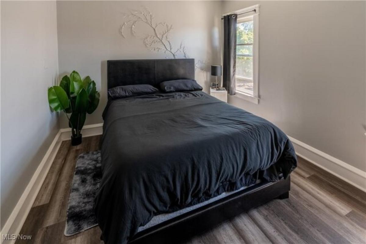 Picture of Home For Sale in Lakewood, Ohio, United States