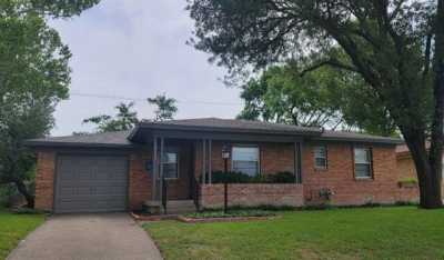 Home For Rent in Farmers Branch, Texas