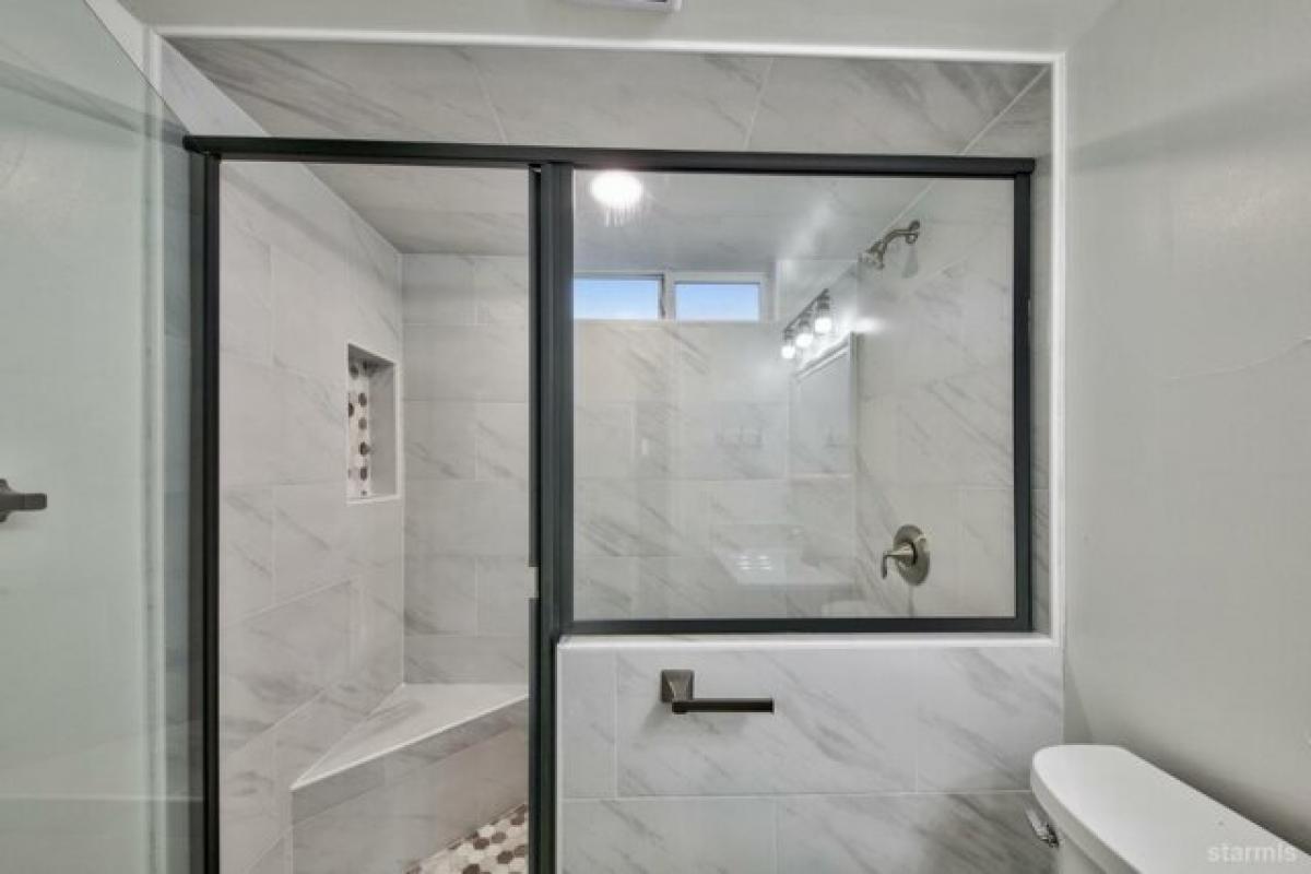 Picture of Home For Sale in South Lake Tahoe, California, United States