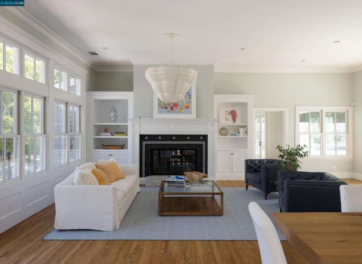 Picture of Home For Sale in Orinda, California, United States