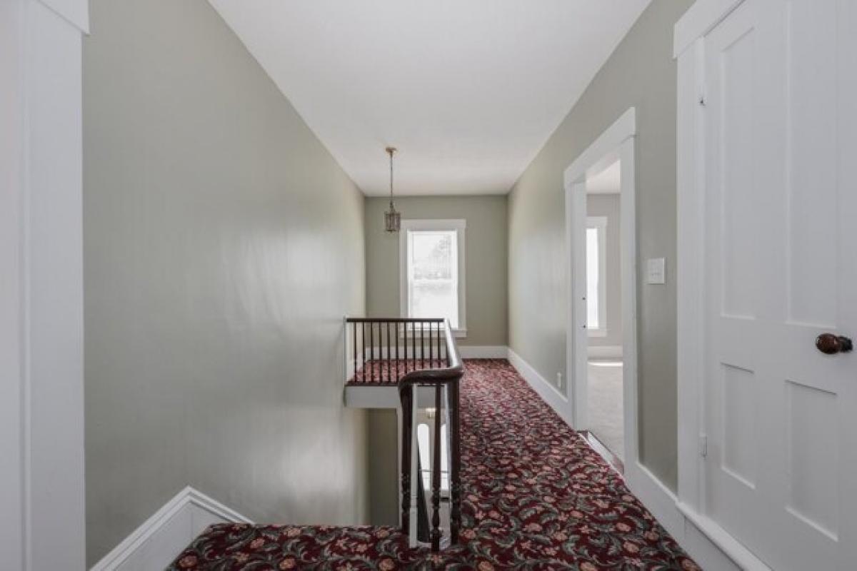 Picture of Home For Sale in Goffstown, New Hampshire, United States